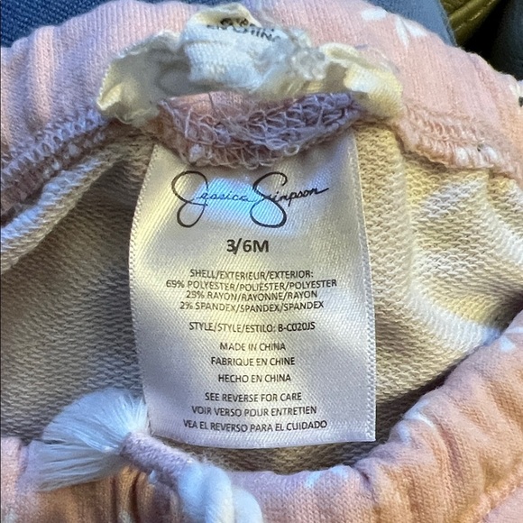 Jessica Simpson Pink Flower Pattern Baby Outfit 3-6 mos - Picture 2 of 6